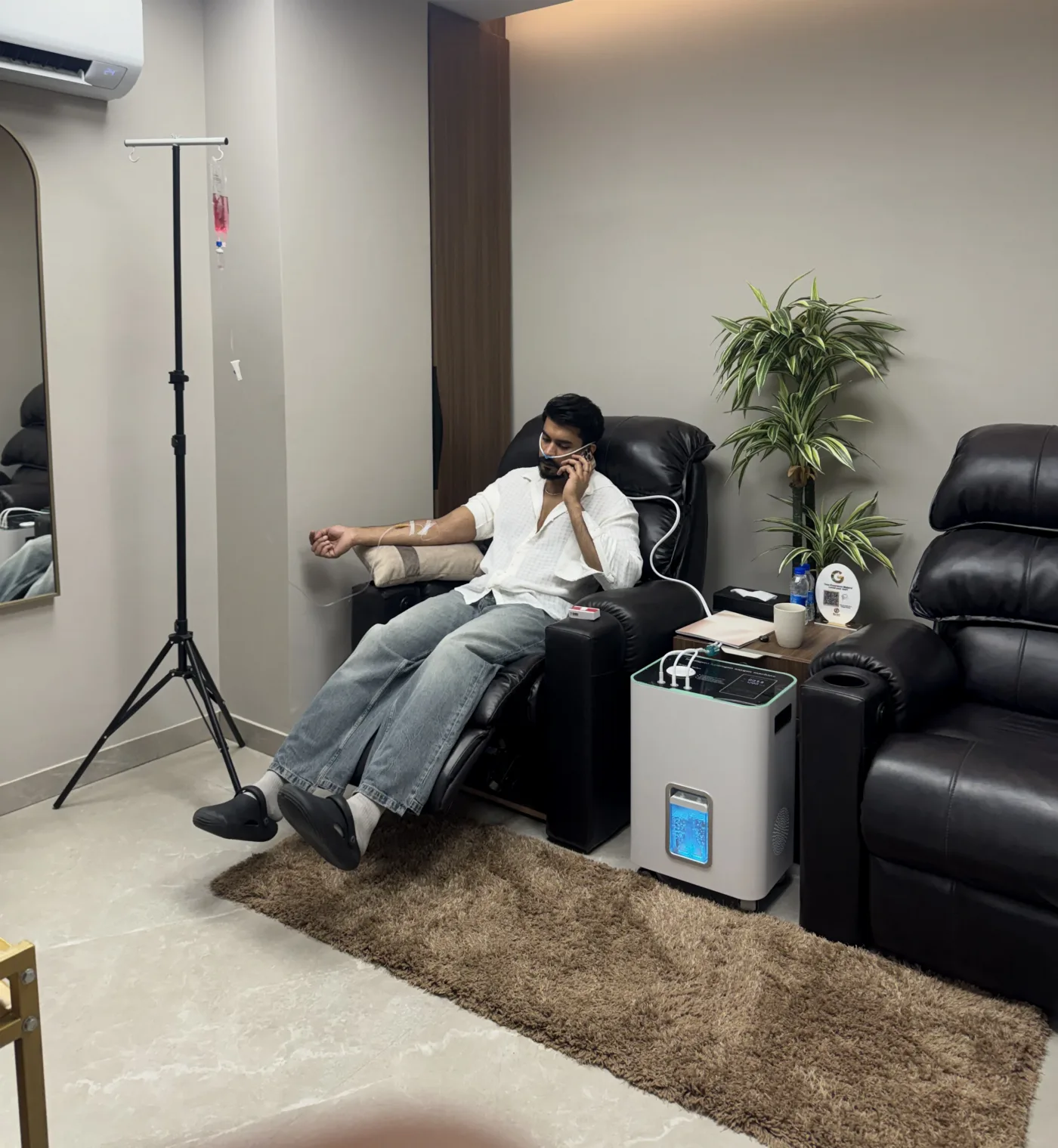 A guest receiving molecular hydrogen therapy at Reset Wellness in Gurgaon